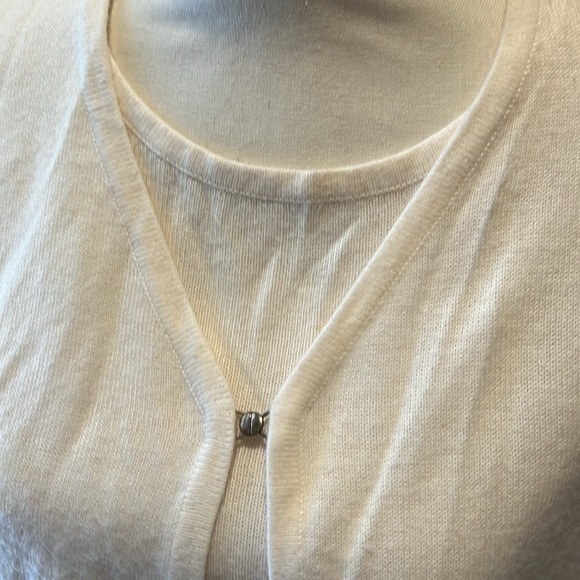 Winter white shell & sweater mock set Sag Harbor Petite M Acrylic lightly worn - Picture 2 of 7
